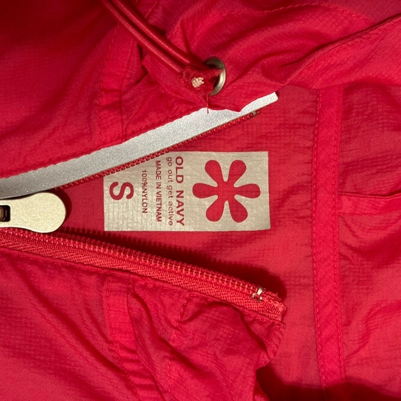 Old navy windbreaker jacket.  Lightweight  pink. NWOT   Never worn - Picture 4 of 5